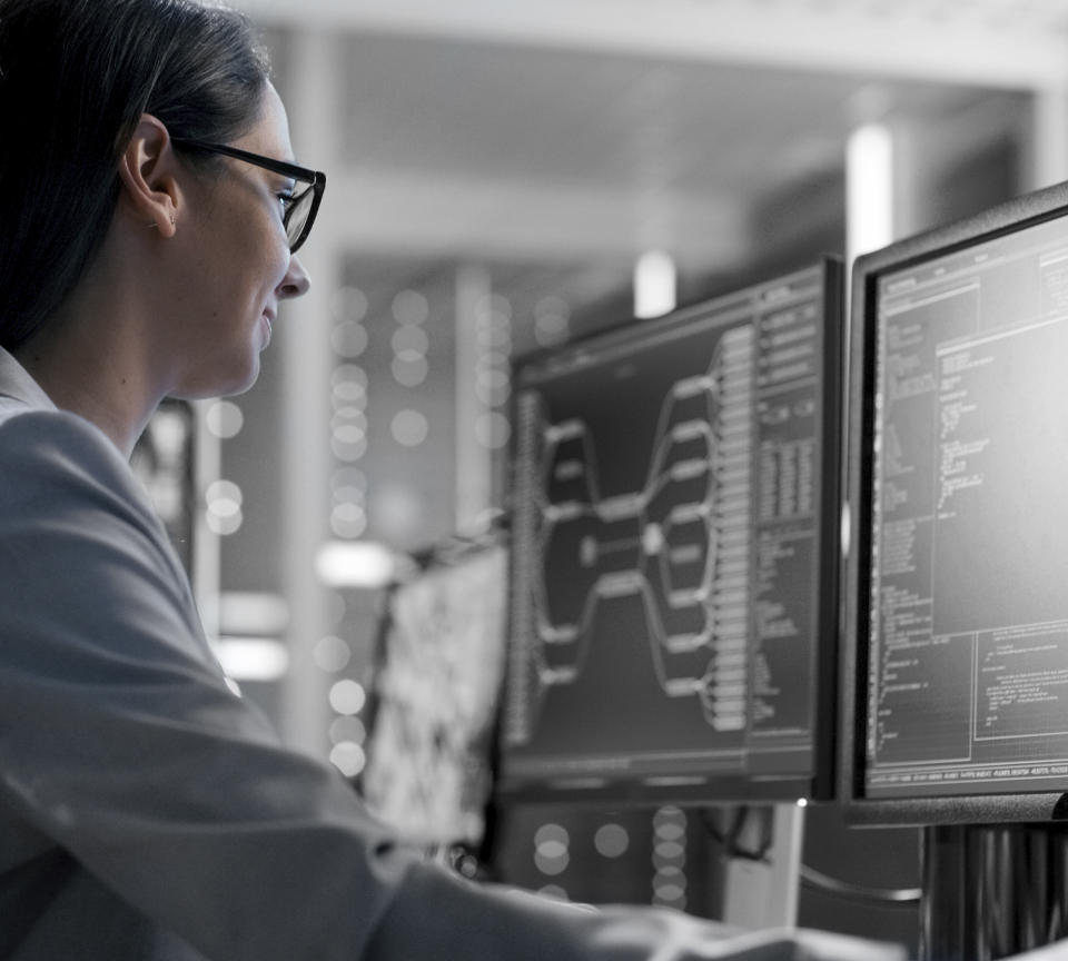 INNOTEC Systems are developed by a specialised team of experts Detail INNOTEC System monitoring engineer
